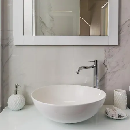 Ianthe * Adamantas (Milos)